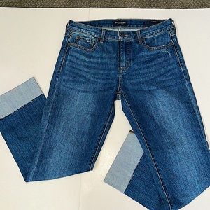BANANA REPUBLIC SUPER SOFT DISTRESSED STRETCH DENIM GIRLFRIEND JEAN/SiZE 28